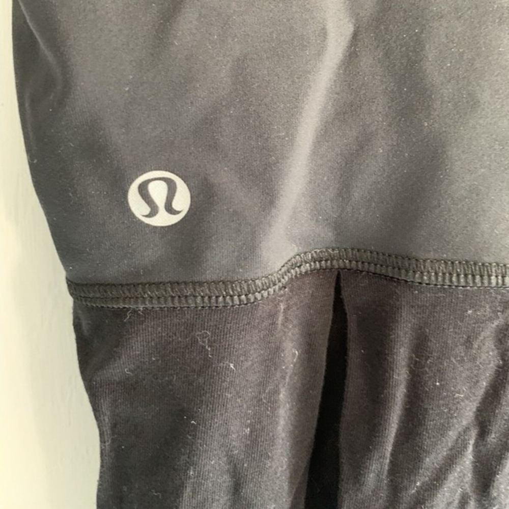 Lululemon Pleated Shelf Bra Tank Top Black Size 4 Adjustable Straps Cinched Hem - Picture 4 of 7